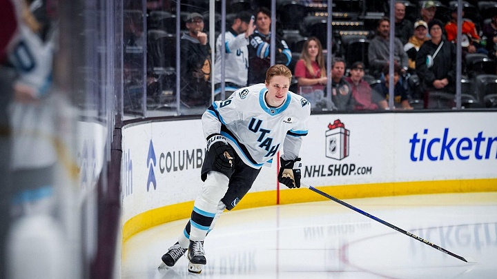 Форвард "Юты" Даниил Бут набрал первое очко в НХЛ