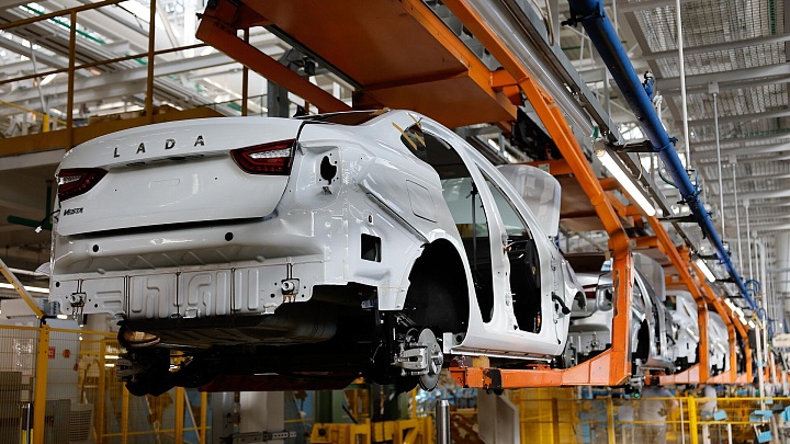 Путин назвал поддержку развития автопрома обязанностью властей 