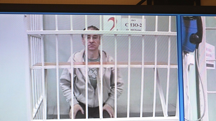 Суд ослабил меру пресечения журналисту "Новой газеты" Ролдугину
