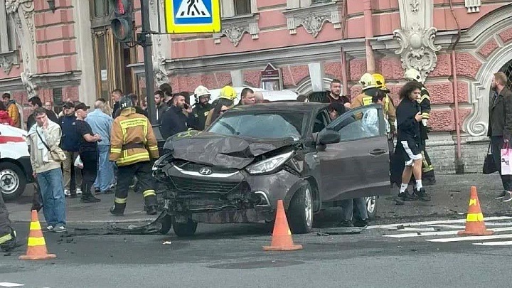 В Петербурге сообщили о состоянии троих детей после аварии на Невском