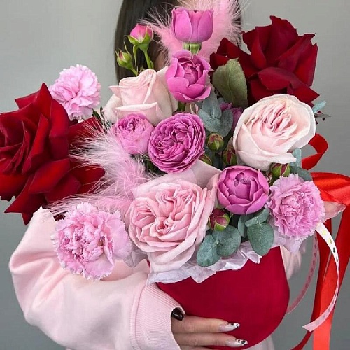 Цветочный бум 2025: Вахитов Булат прогнозирует тренды, а Цветов.ру знает, что любят россияне