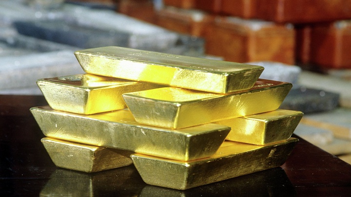 Золото подорожало выше 4200 долларов впервые за месяц